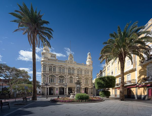 El Barrio de Triana: Un Paseo por la Modernidad y Tradición