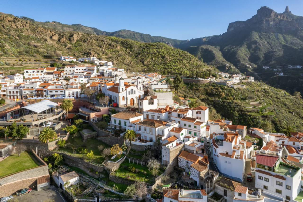 El Pueblo de Tejeda: Entre Montañas y Nubes